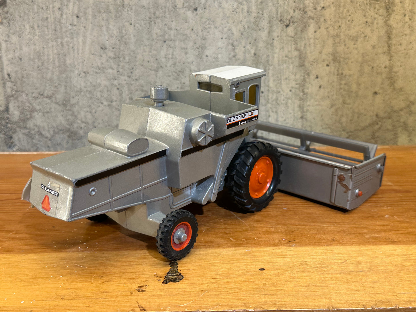 VINTAGE 1978 ERTL 1/32 Scale Diecast ALLIS CHALMERS GLEANER L2 COMBINE FARM TOY