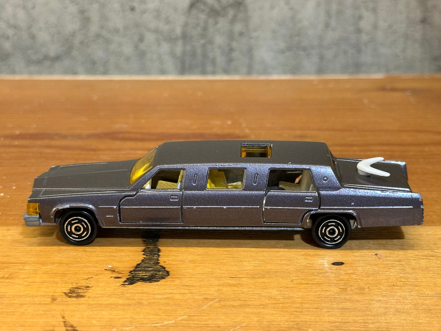 Majorette 1:32 Gray Lincoln Continental Stretch Limousine Movers