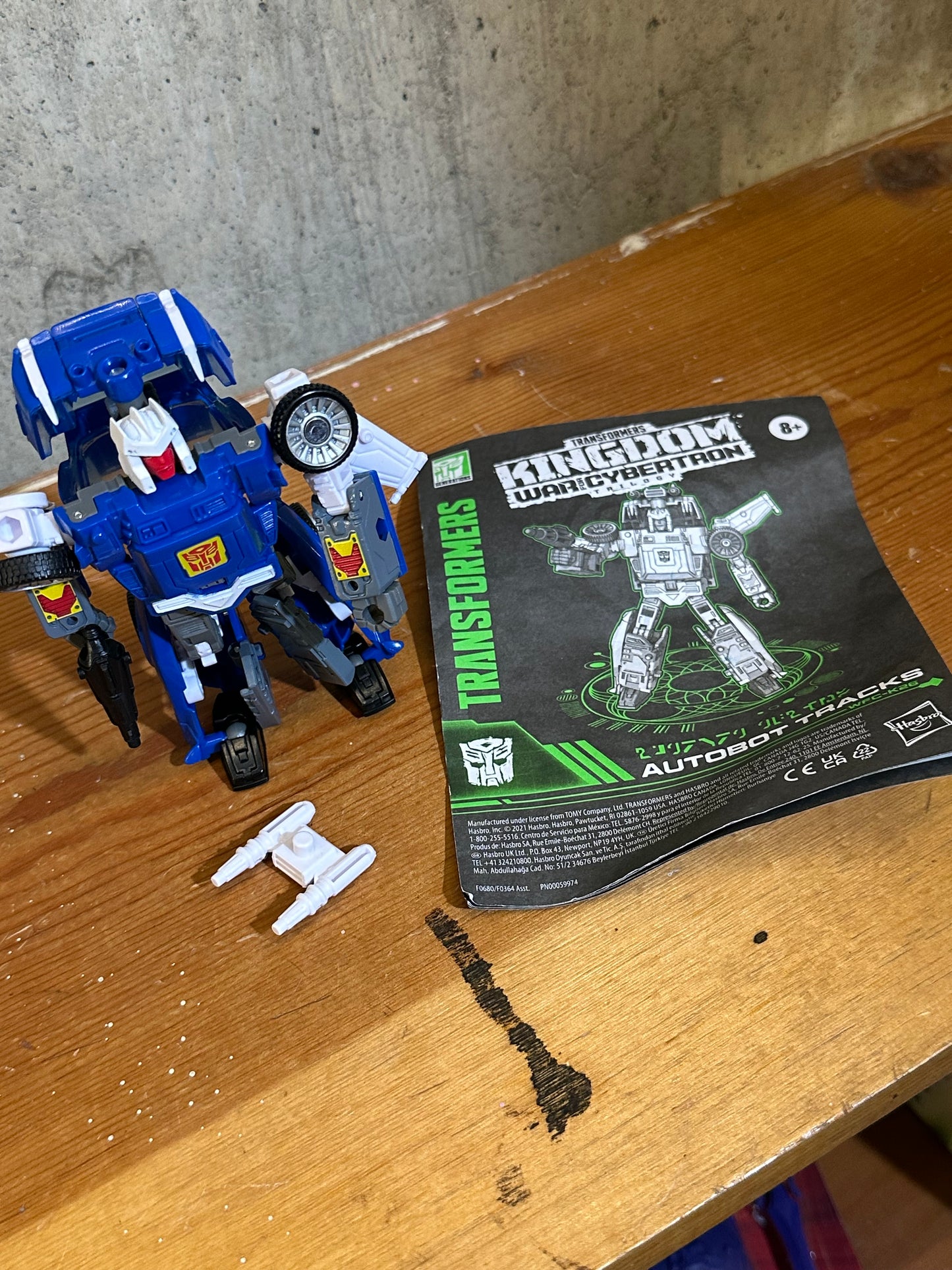 Transformers Tracks Complete Kingdom WFC Deluxe Class