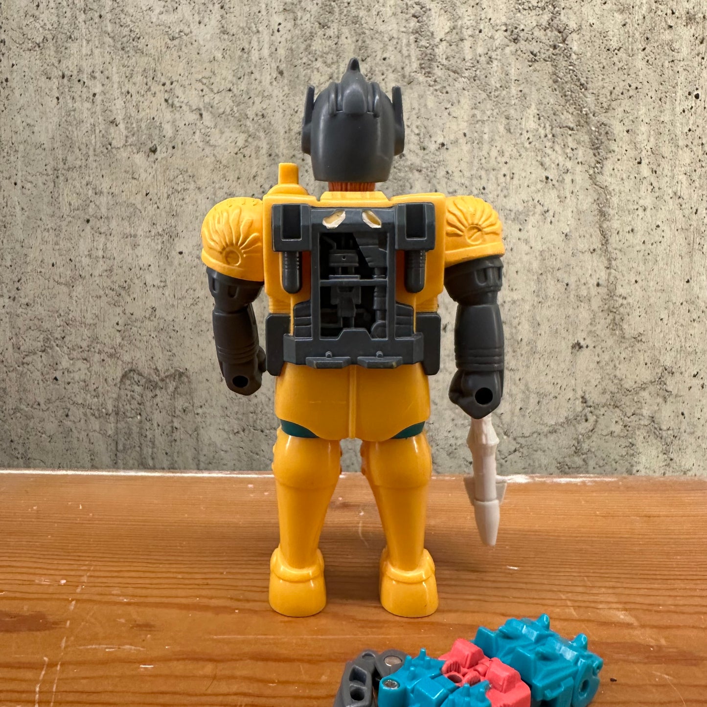 Pincher G1 Tranaformees Pretenders Action Figure Toy