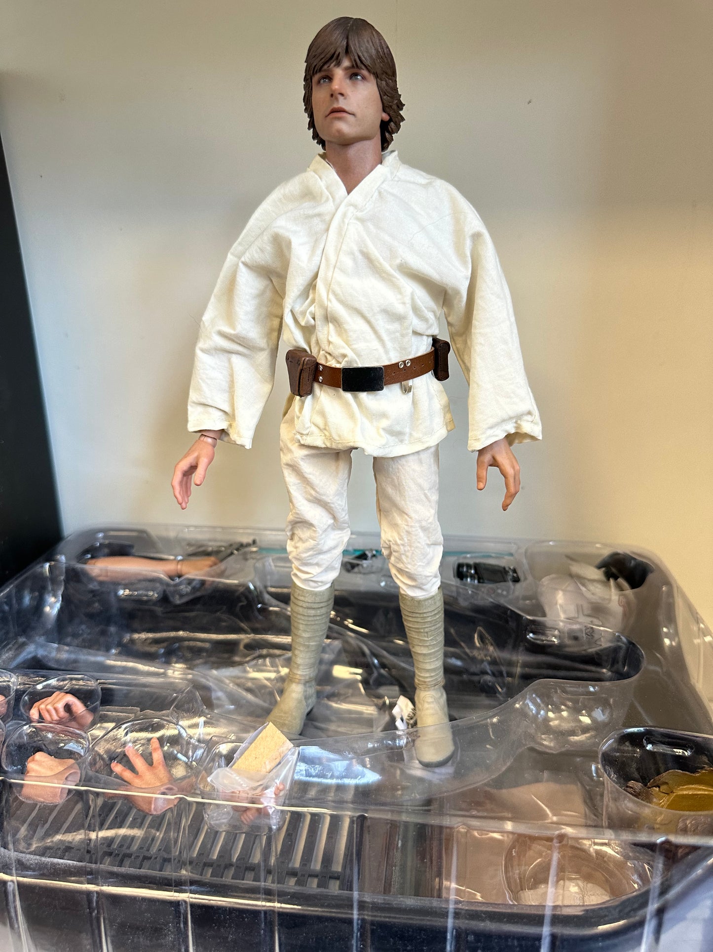 Star Wars Hot Toys 1/6th Scale Luke Skywalker Complete in Open Box