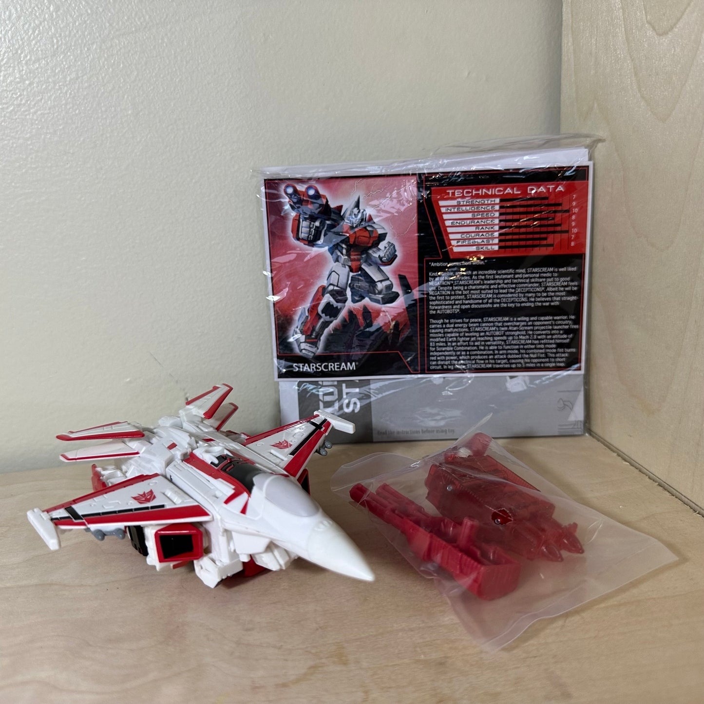 Transformer’s Collector’s Club Starscream Mail Away Brand New