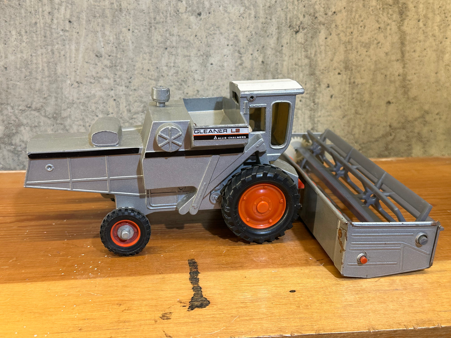 VINTAGE 1978 ERTL 1/32 Scale Diecast ALLIS CHALMERS GLEANER L2 COMBINE FARM TOY
