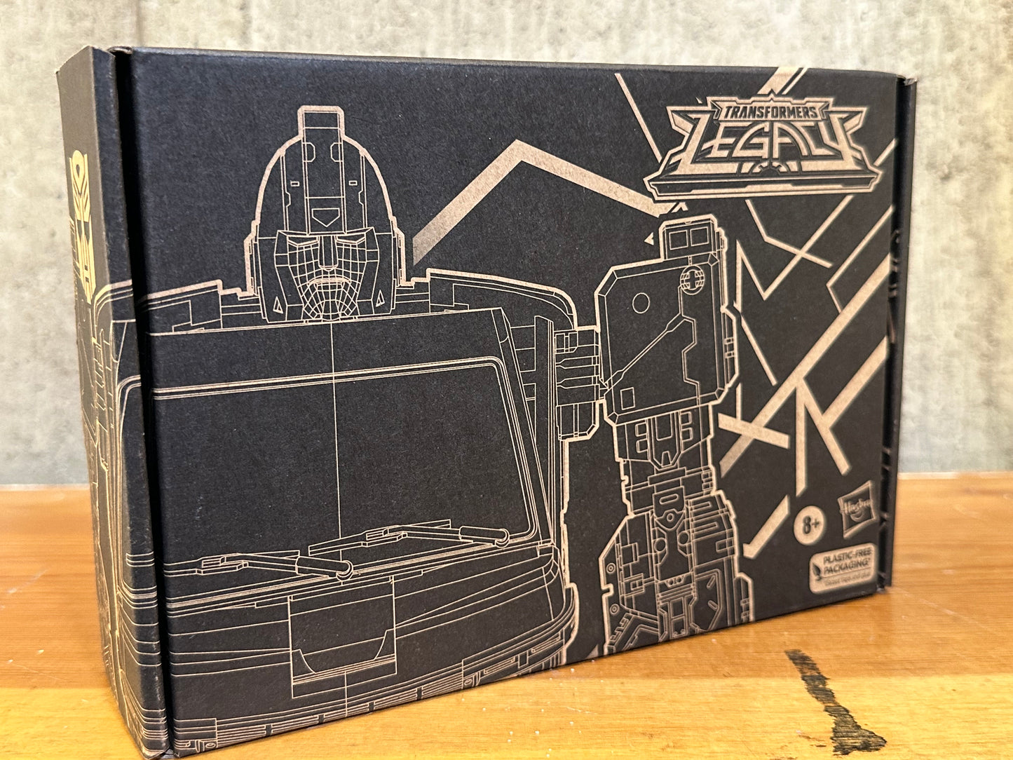 Hasbro F3071 Transformers Generations Selects Legacy Deluxe DK-2 Guard - NEW