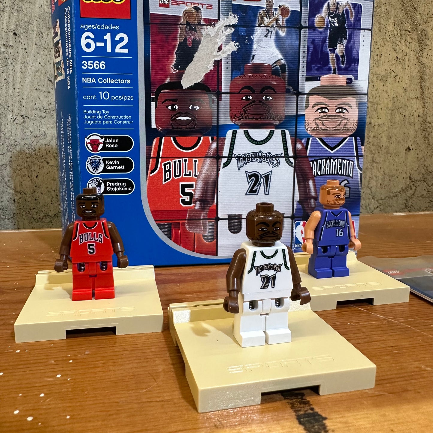 Open Box Lego Sports NBA Rose Garnett Stojakovic complete Sealed Cards