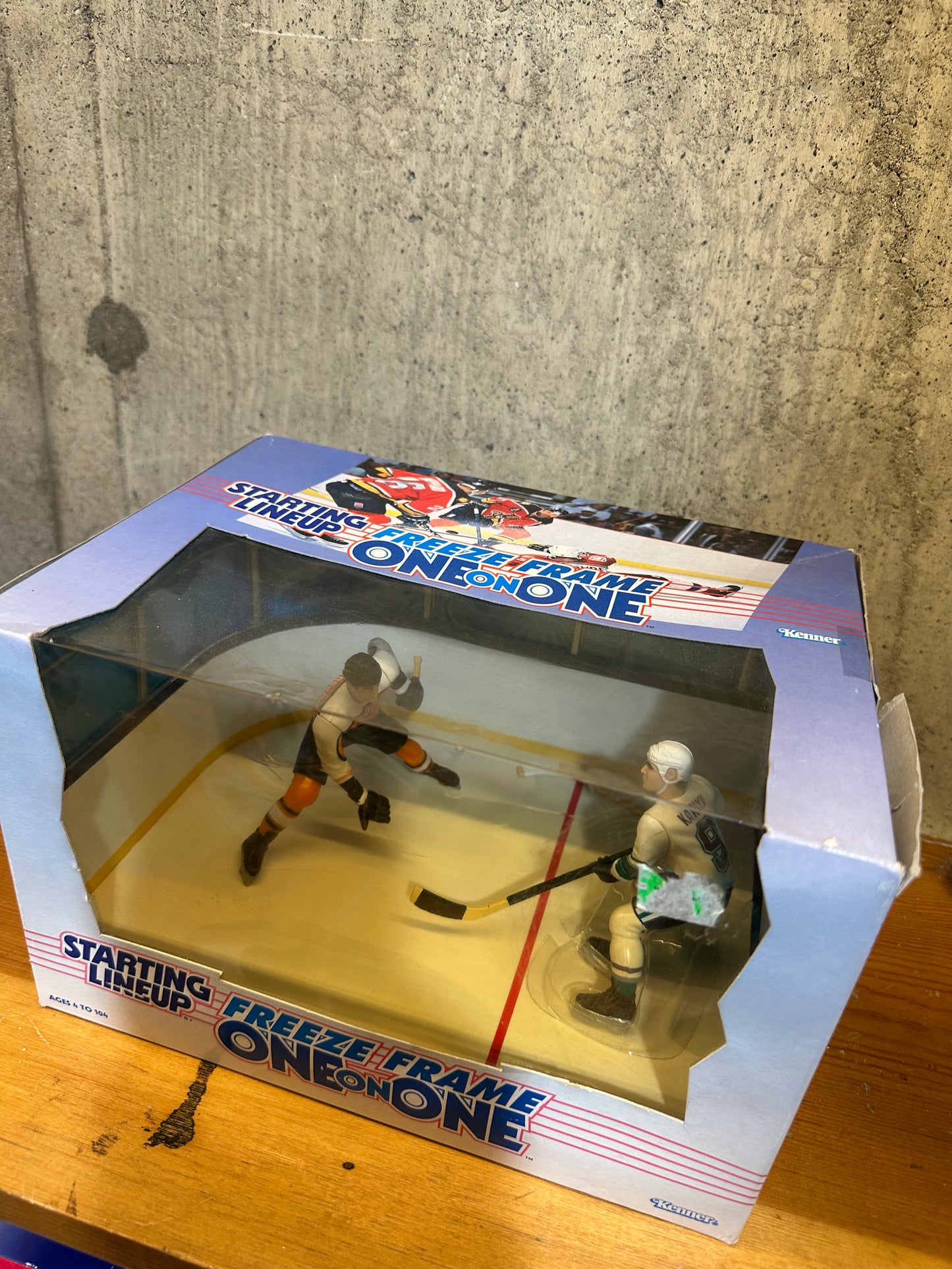 Kenner SLU Hockey Freeze Frame one on One Paul Kariya Eric Lindros Sealed Action Figure Set Hockey