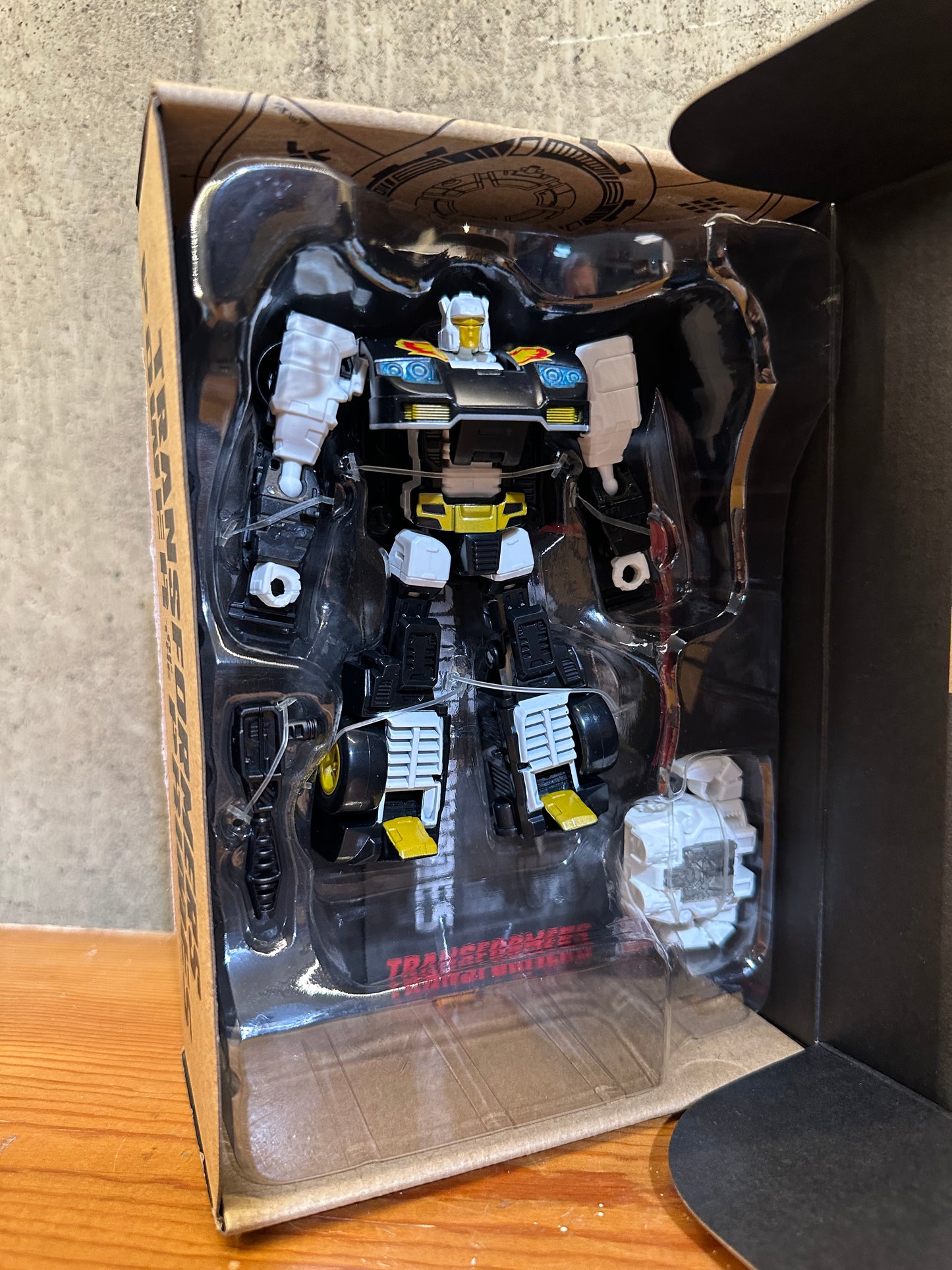 Transformers Generations Selects RICOCHET Deluxe Class WFC Hasbro Figure
