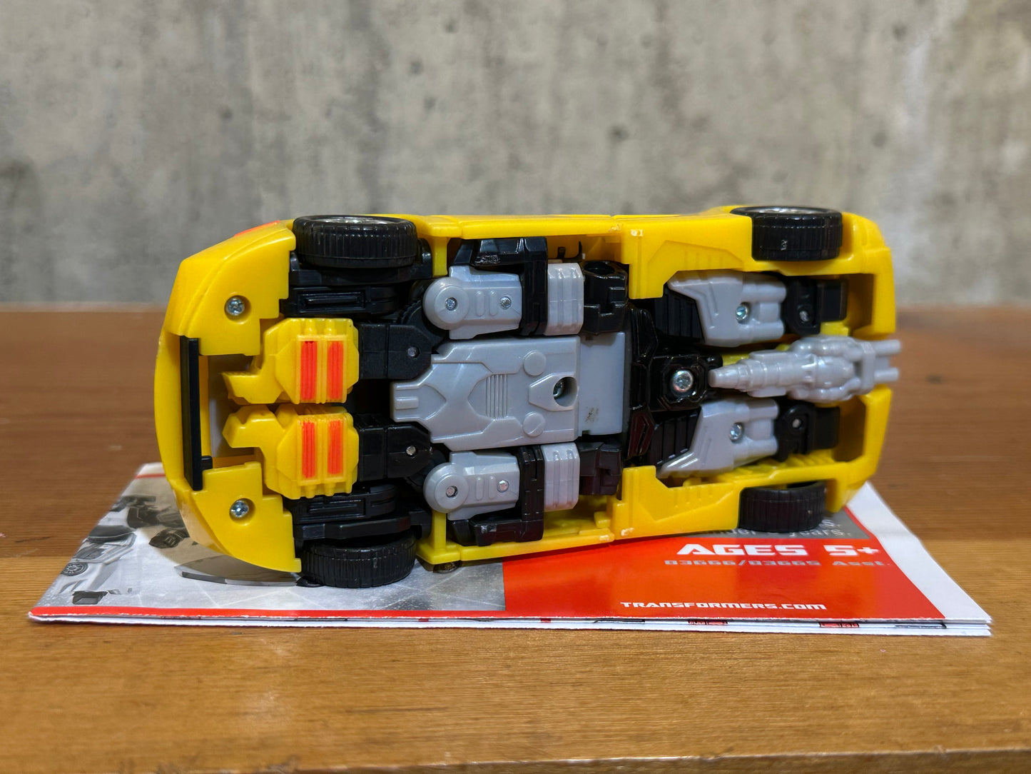 Sunstreaker Transformers Universe Classics Complete Robot Toy