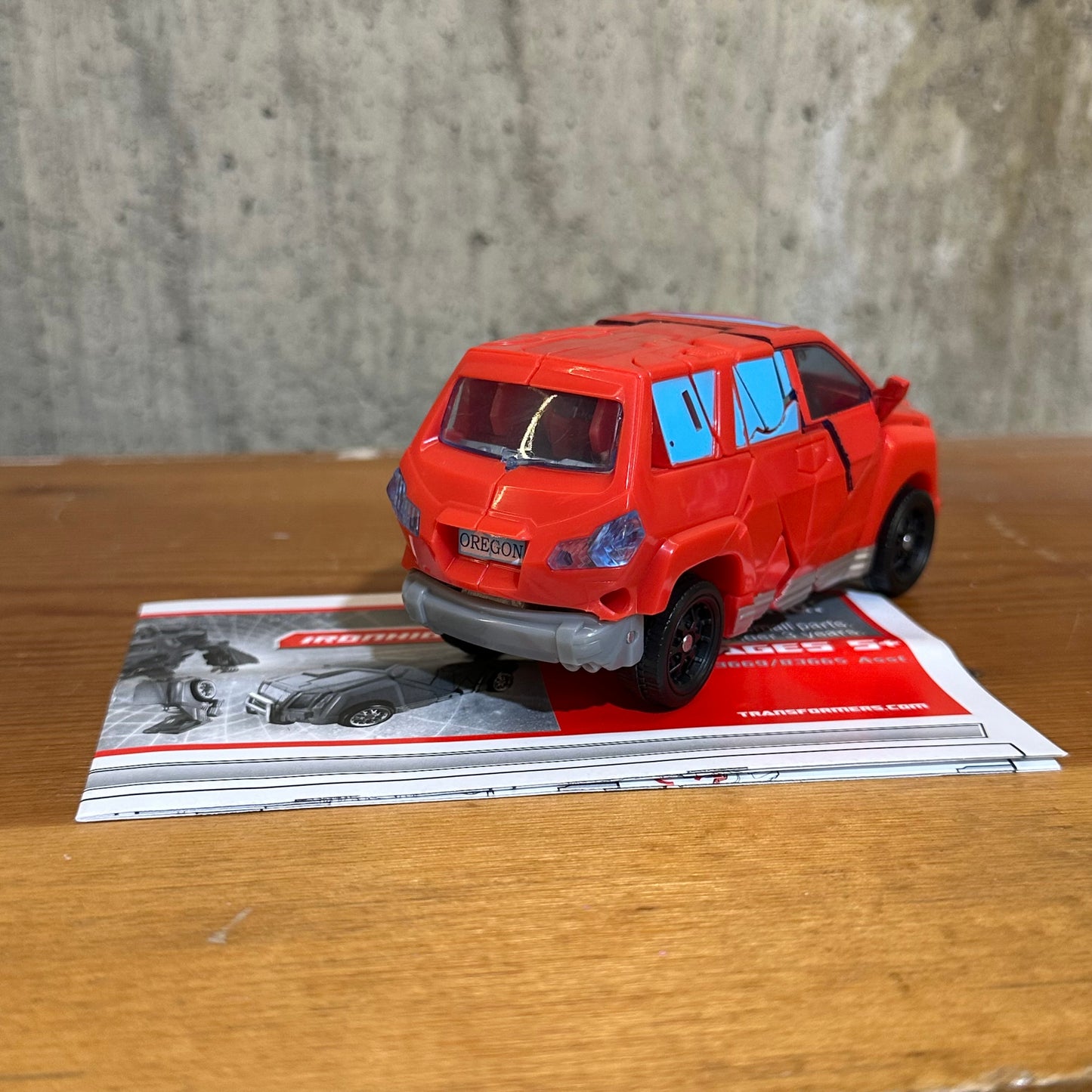 Ironhide Transformers Universe Classics Deluxe Class Complete