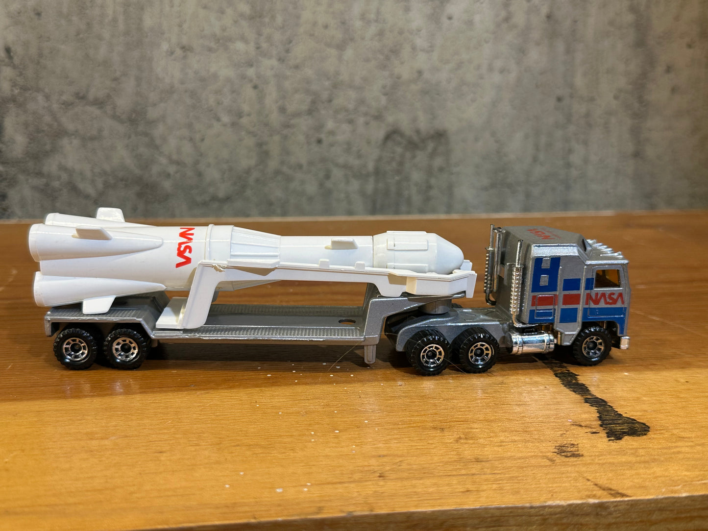 NASA Silver Transport Kenworth Truck 1981 Matchbox Car Trailer