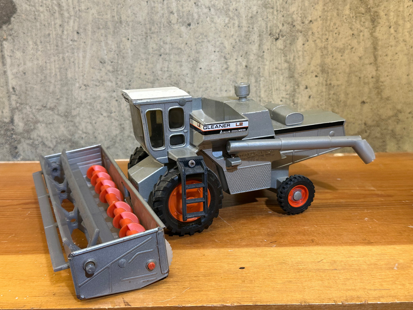 VINTAGE 1978 ERTL 1/32 Scale Diecast ALLIS CHALMERS GLEANER L2 COMBINE FARM TOY