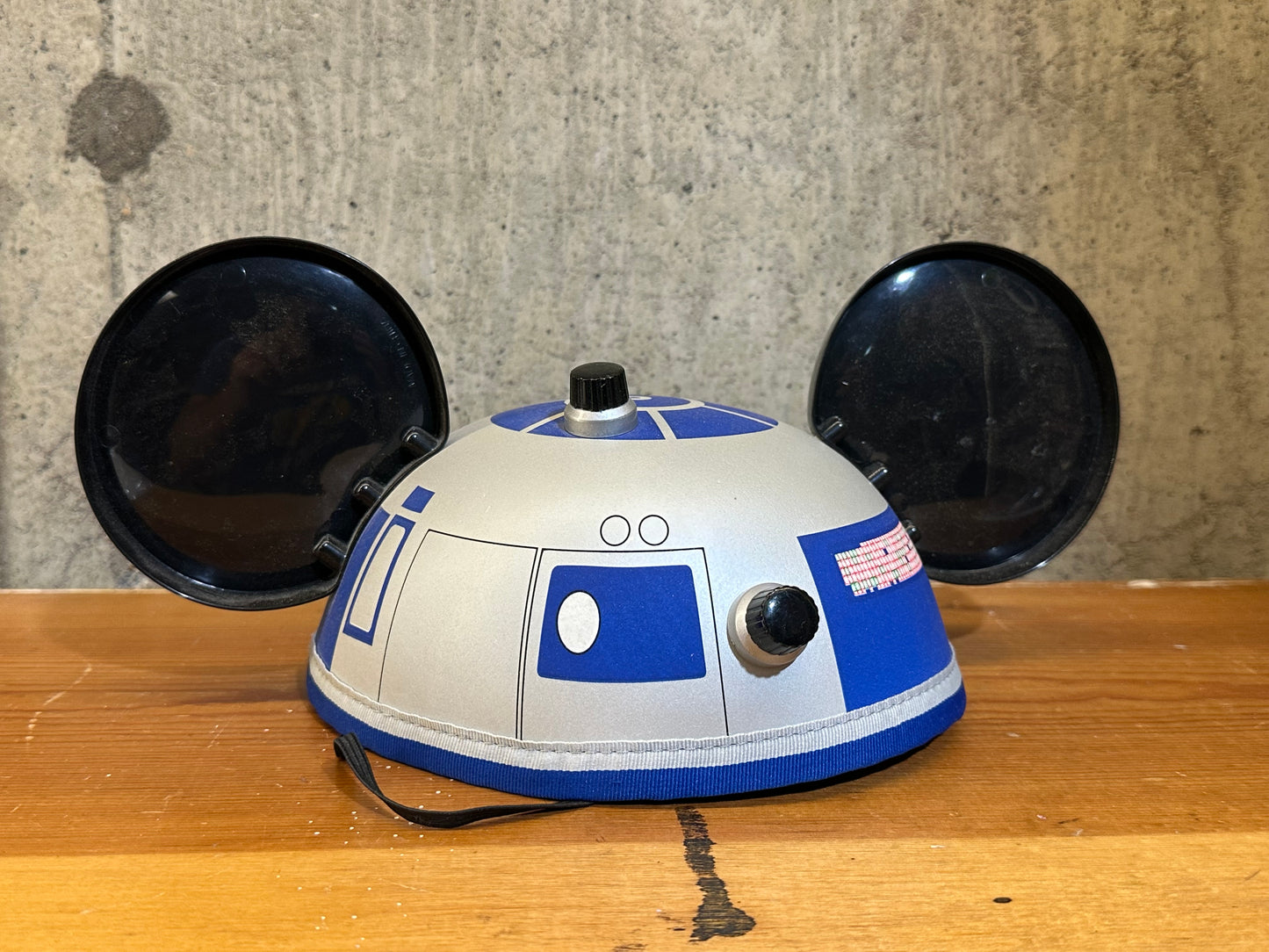 R2-D2 Disney Parks Star Wars R2-D2 DROID Mickey Mouse Ears Hat LUCASFILMS