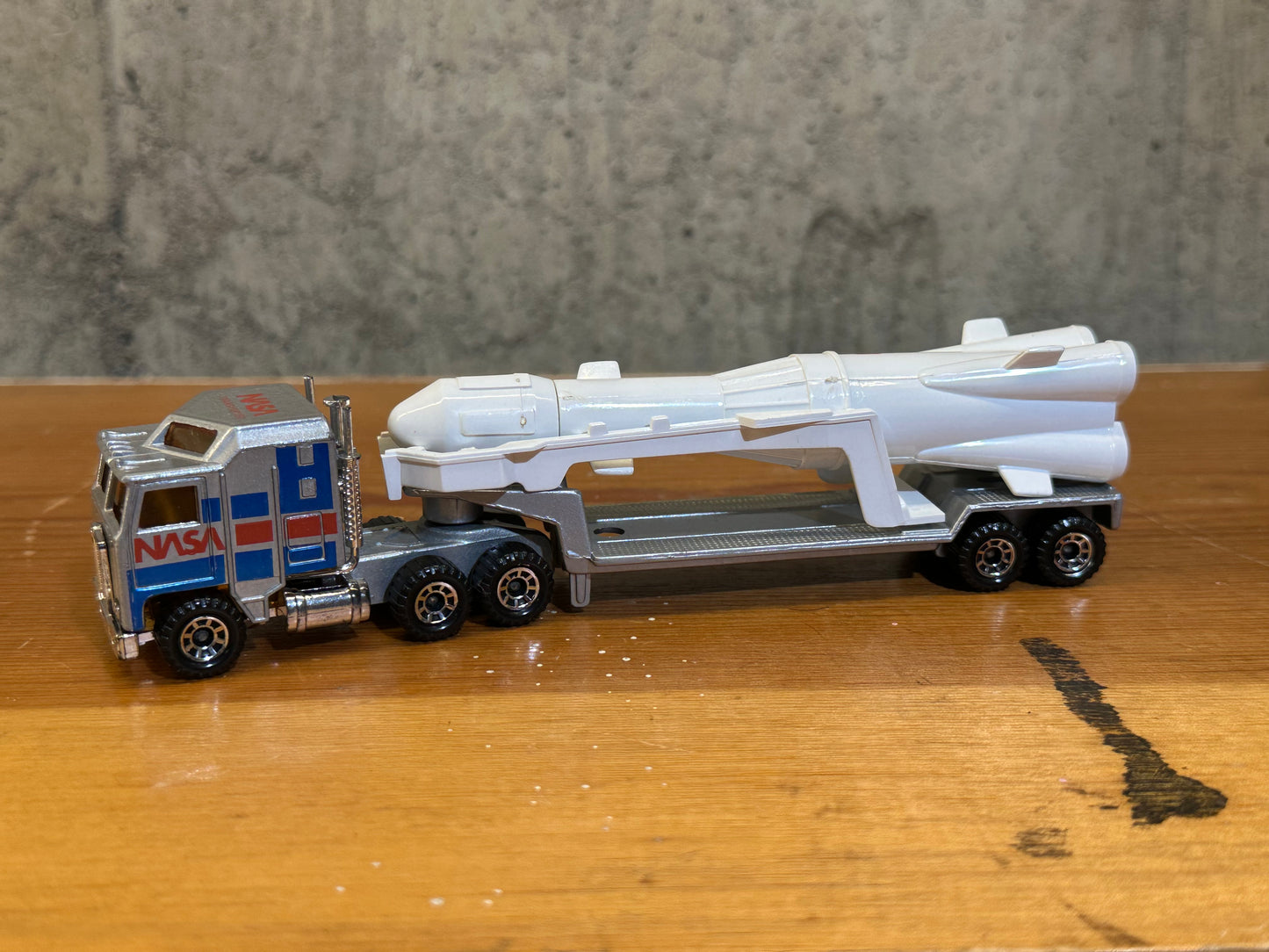 NASA Silver Transport Kenworth Truck 1981 Matchbox Car Trailer