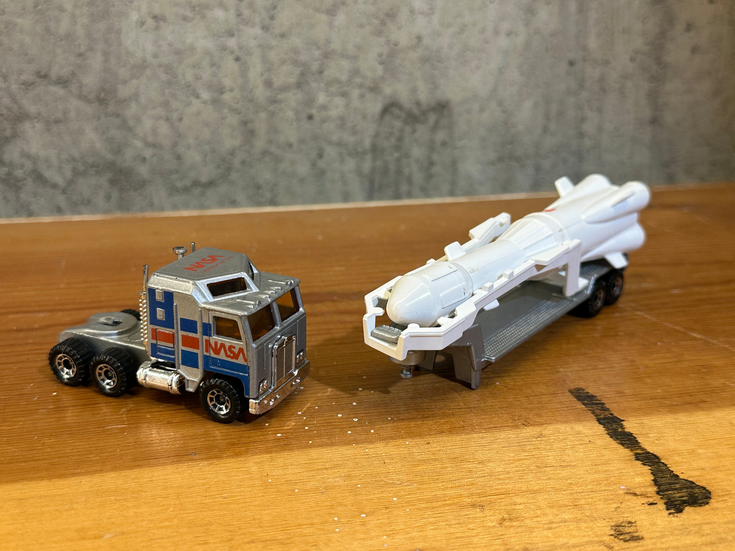 NASA Silver Transport Kenworth Truck 1981 Matchbox Car Trailer