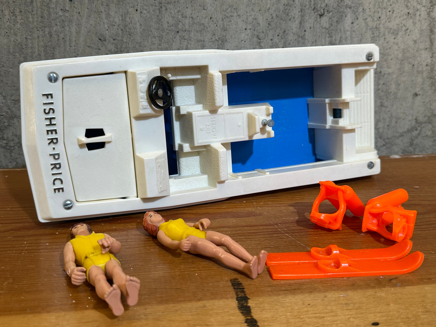 VINTAGE 1976 Fisher-Price Adventure People Sea Explorer boat and figures