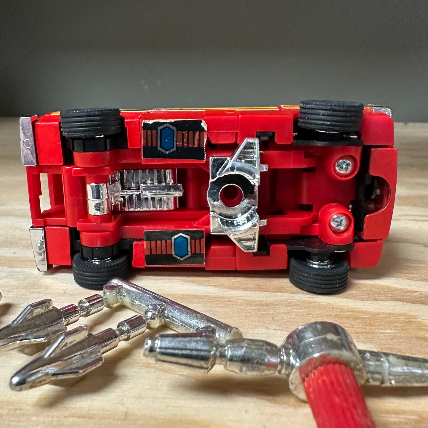 1985 G1 Transformers Ironhide Complete Action Figure Robot Toy