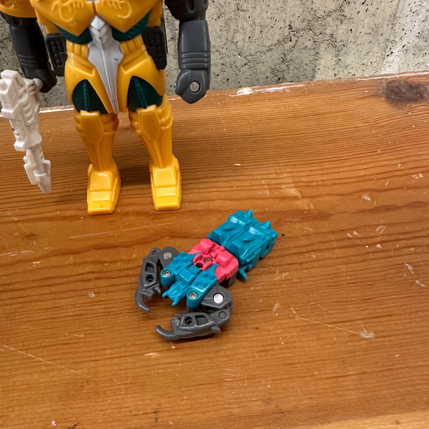 Pincher G1 Tranaformees Pretenders Action Figure Toy