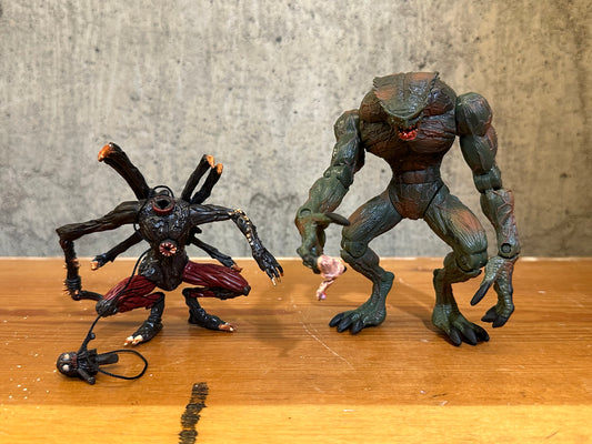 Resident Evil Hunter & Chimera ToyBiz CAPCOM 1998 Action Figures
