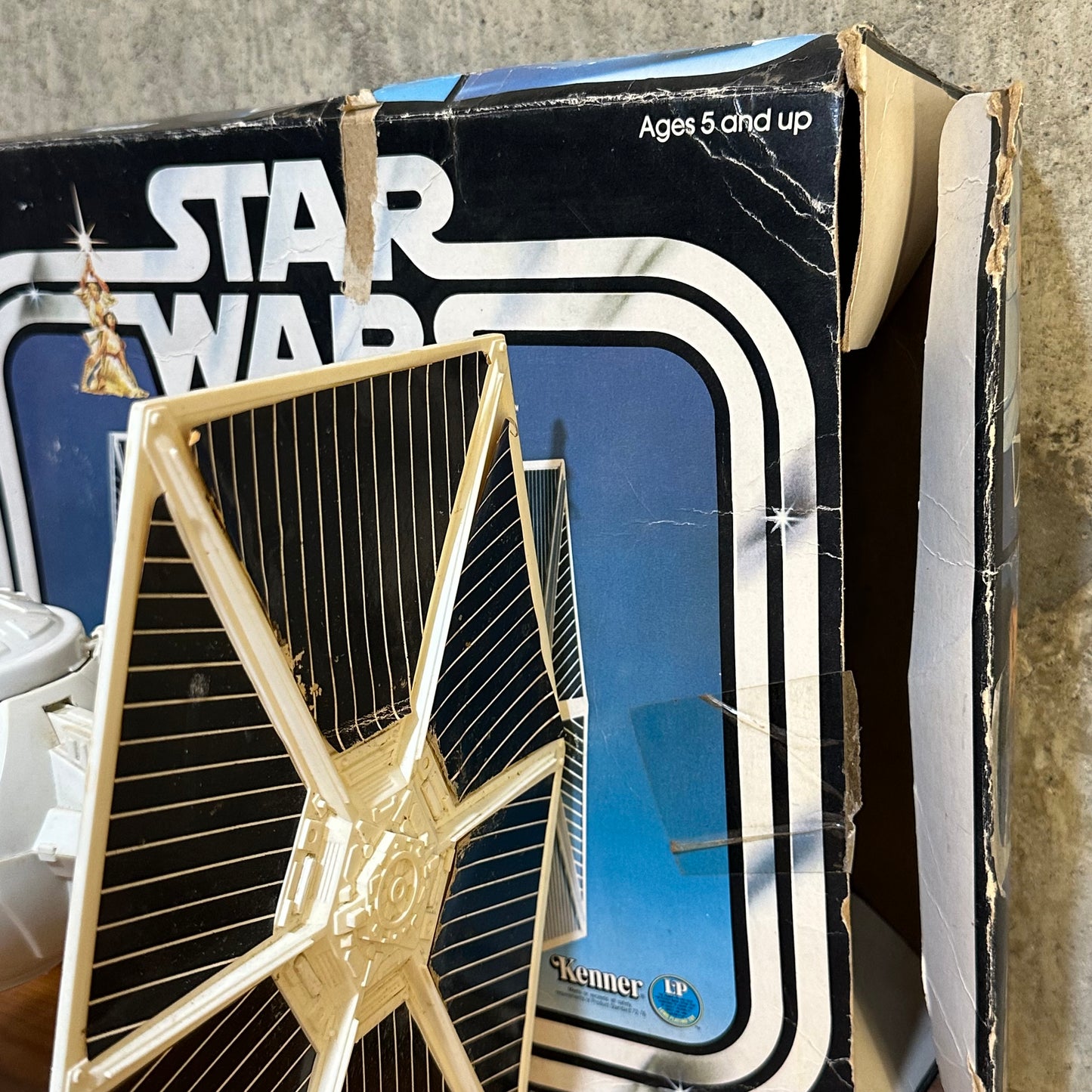 Tie Fighter Kenner 1977 Star Wars Ship with Box Doesn’t Work
