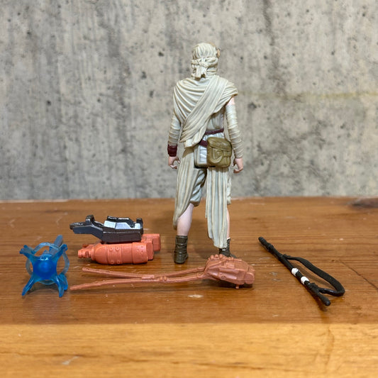 Rey Jakku Star Wars 3.75” Action Figure Toy