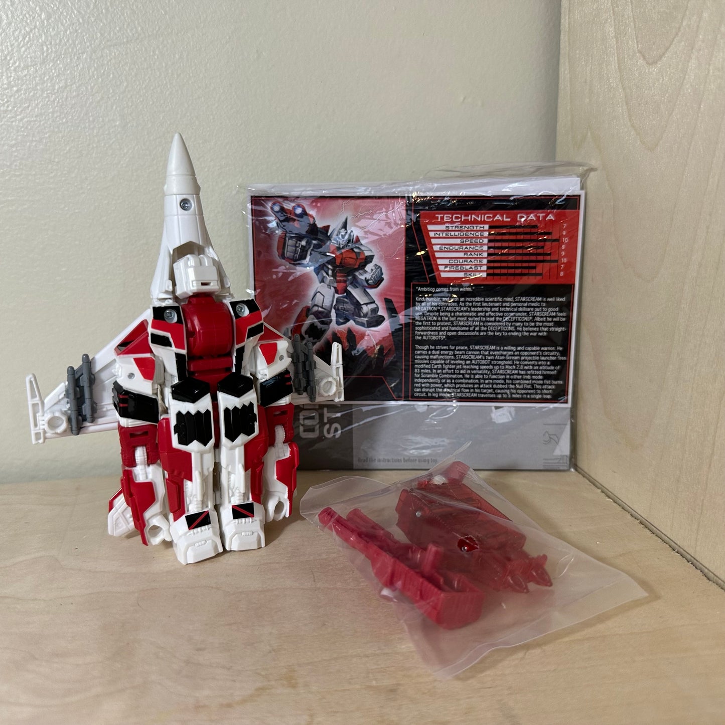 Transformer’s Collector’s Club Starscream Mail Away Brand New