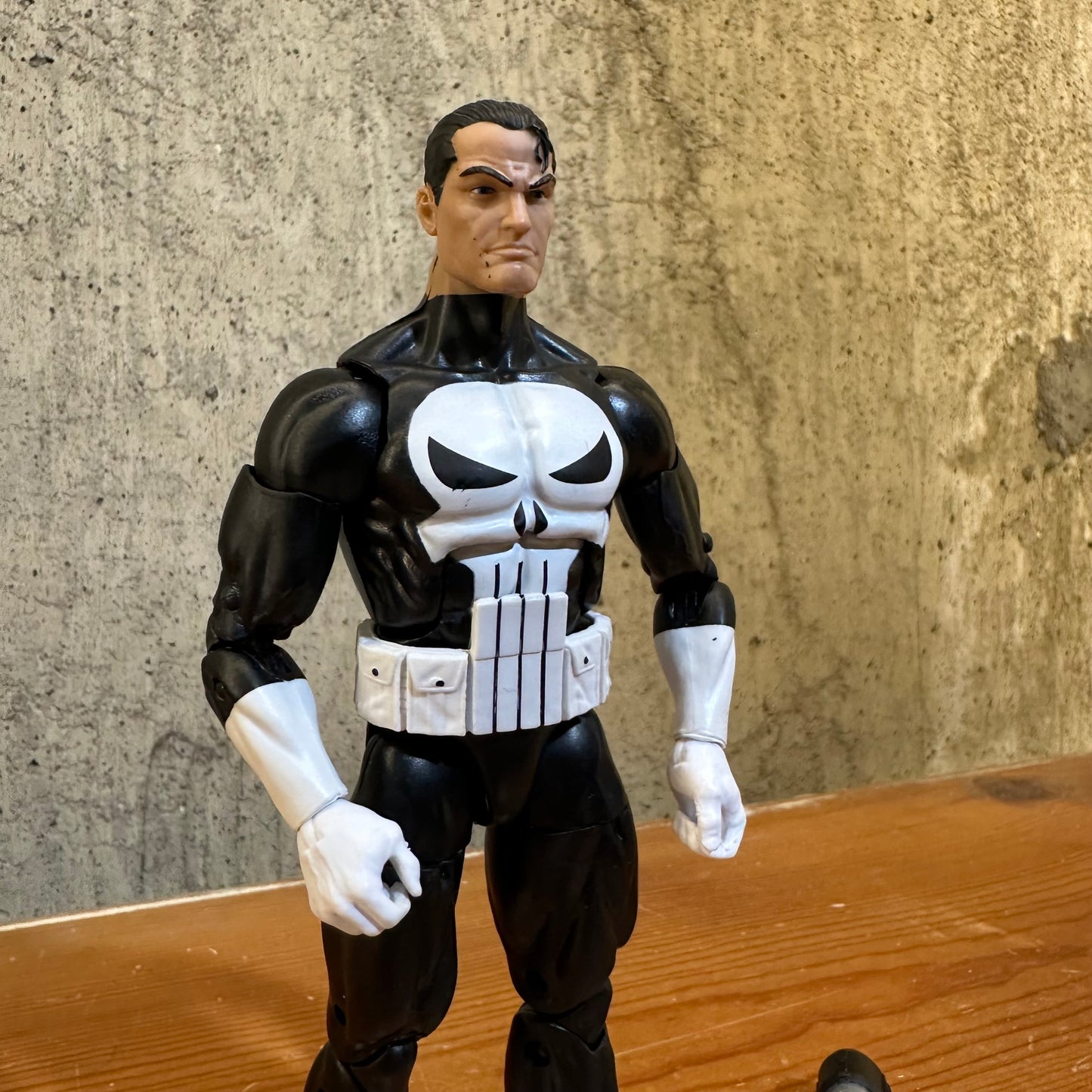 Punisher Marvel Legends Retro Card Punisher Complete 6” Action Figure Toy