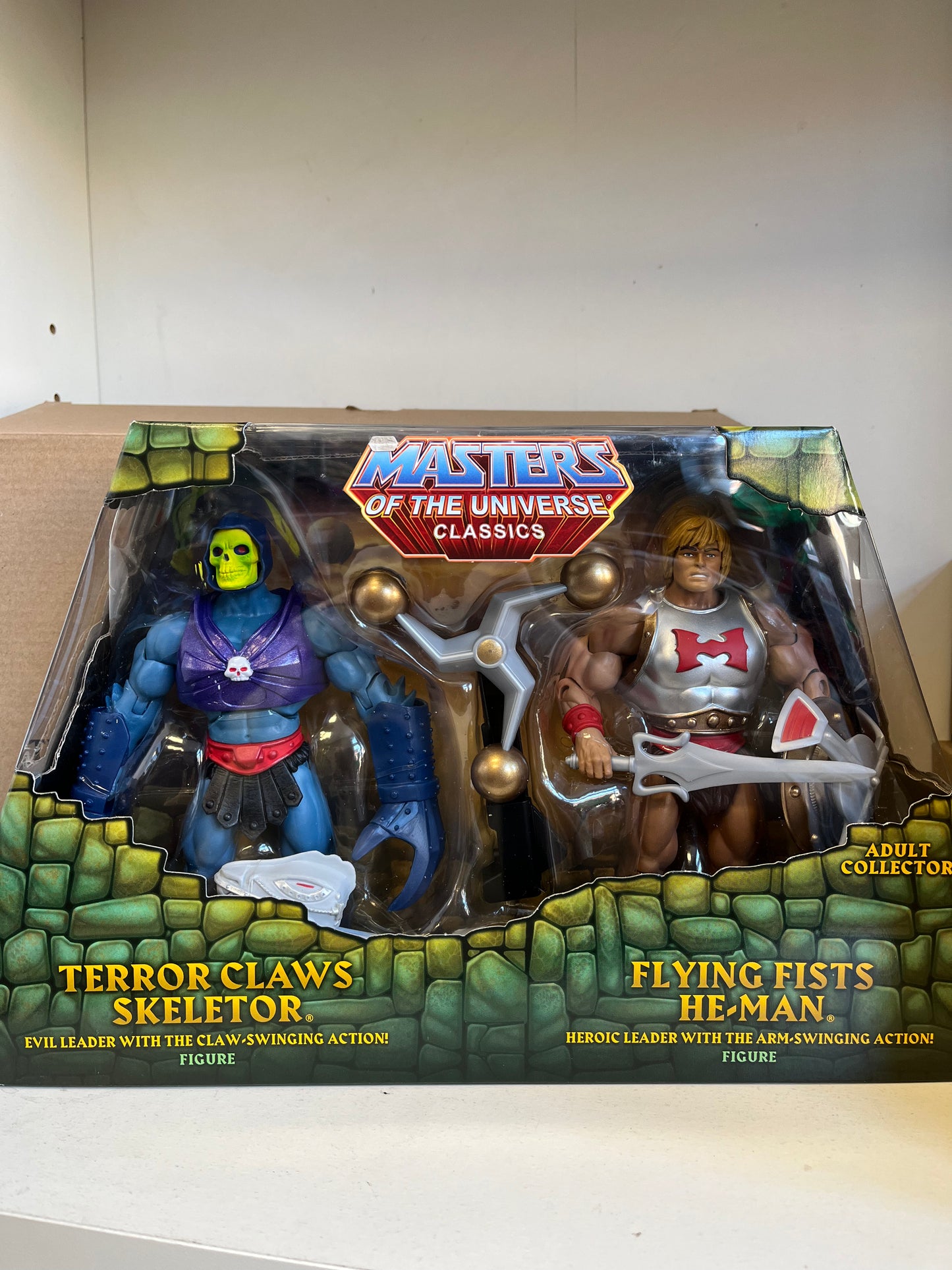 MOTU Classics Terror Claws Skeletor & Flying Fists He-Man