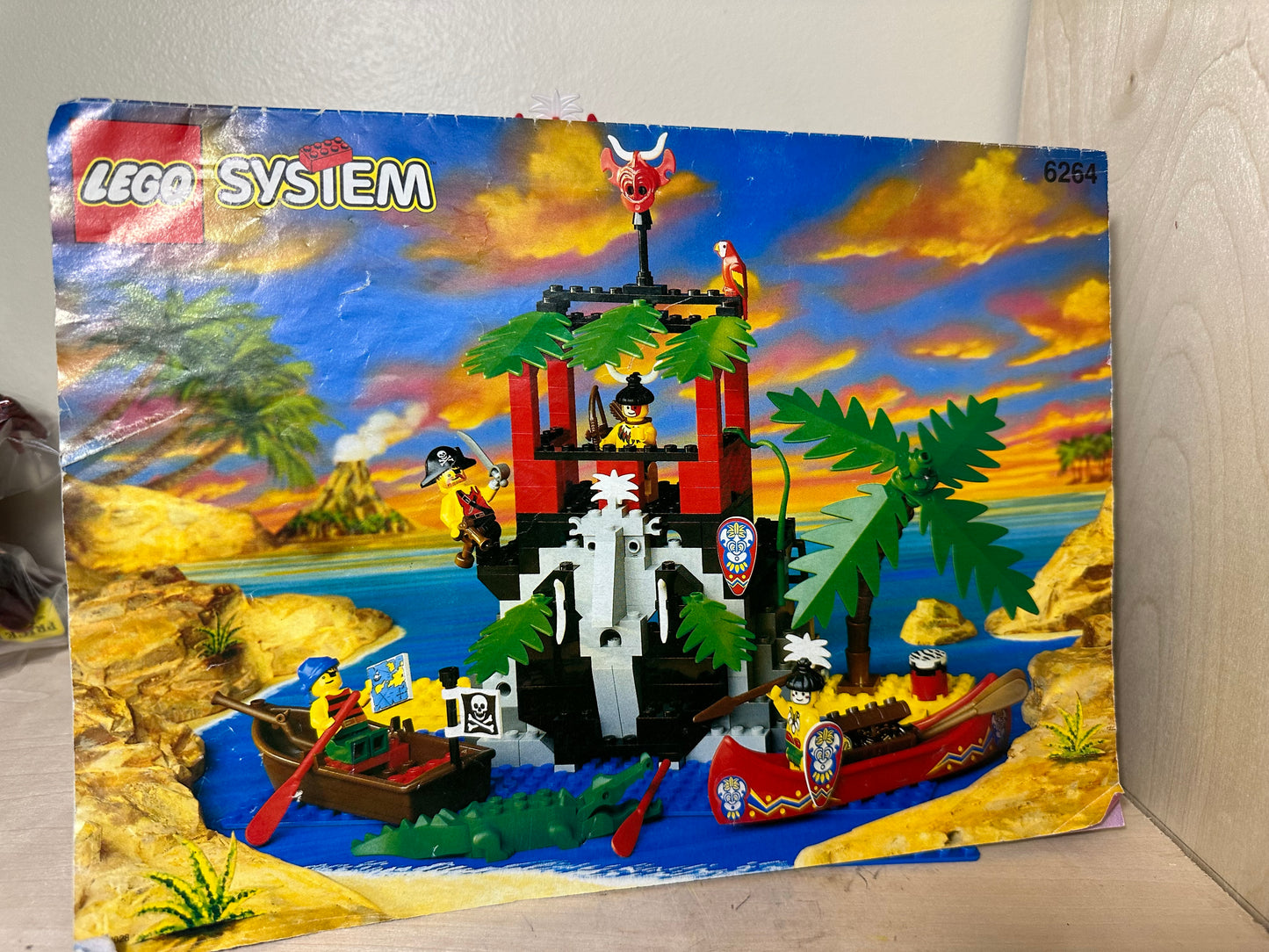 Lego 6264 Forbidden Cove Islanders Pirates Vintage Lego System