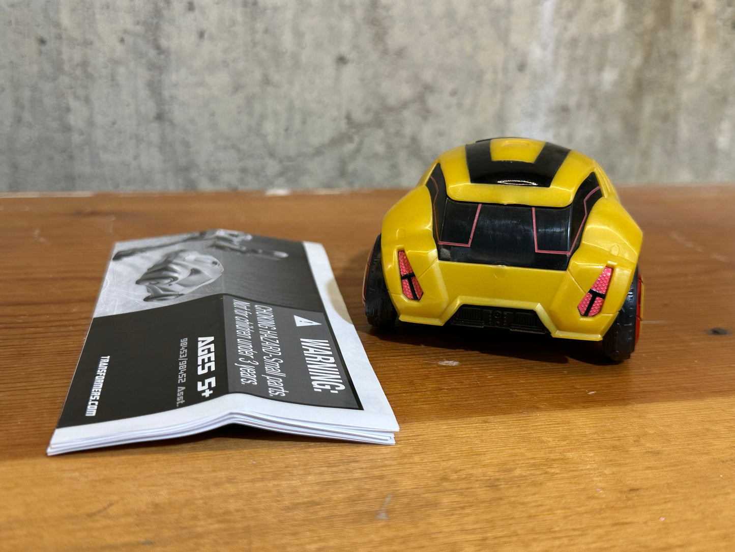 Transformers Generations WFC Cybertronian Bumblebee 2009 Complete