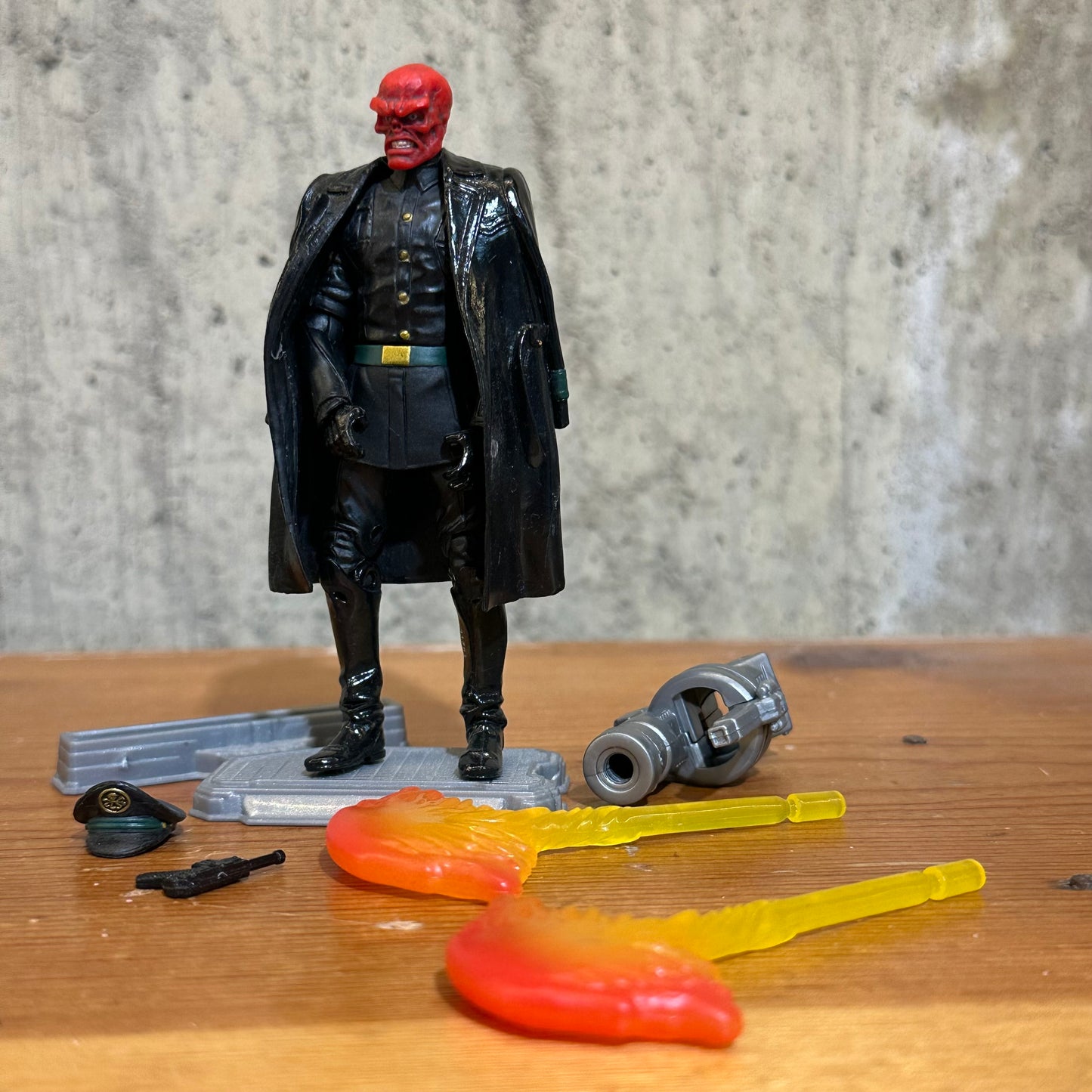Hasbro Marvel Avengers Cosmic Strike Red Skull Figure SHIELD Gear