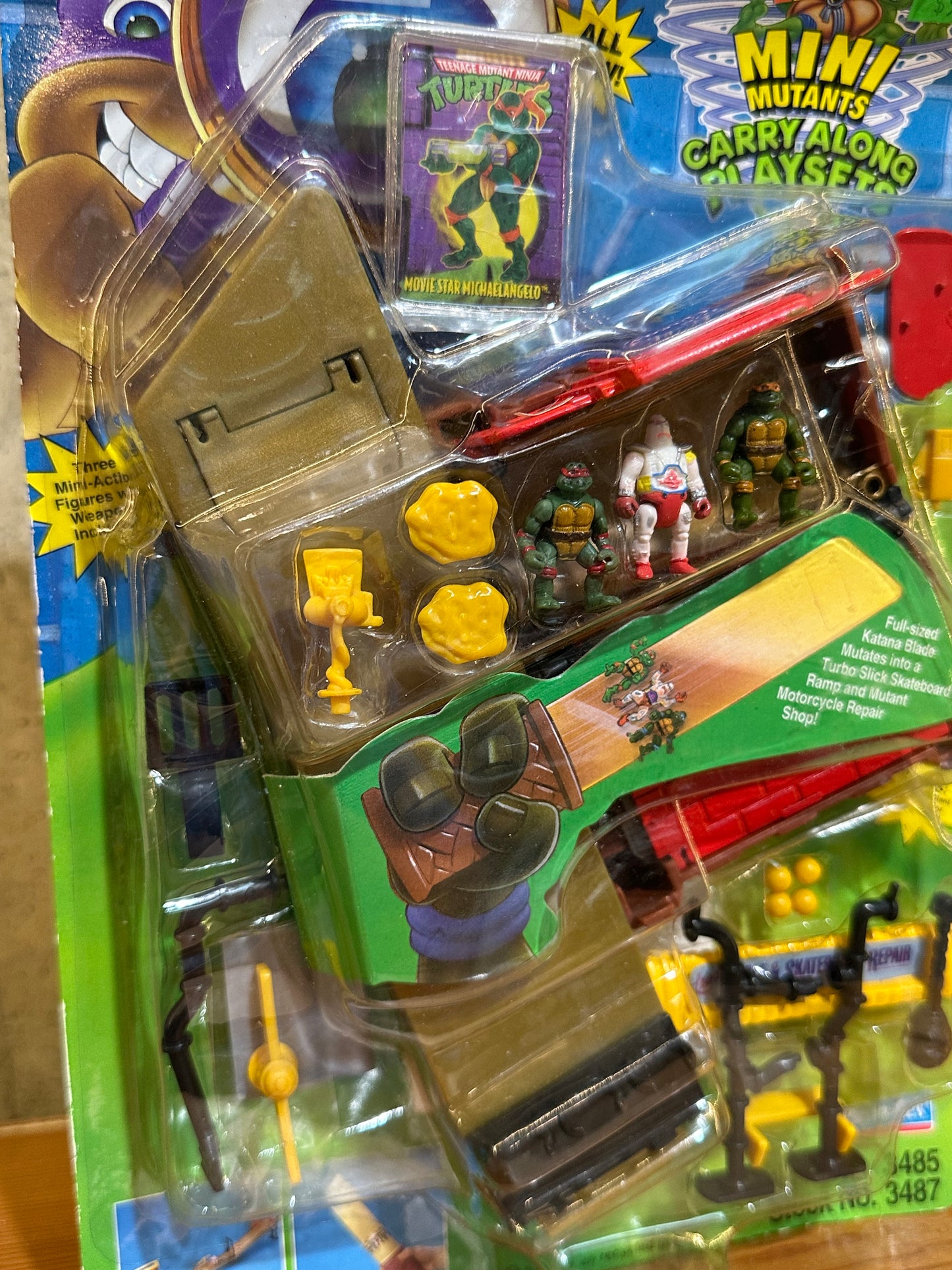 Mini-Mutant Carry Along Katana Playset TMNT Krang Michaelangelo Sealed On Card Set