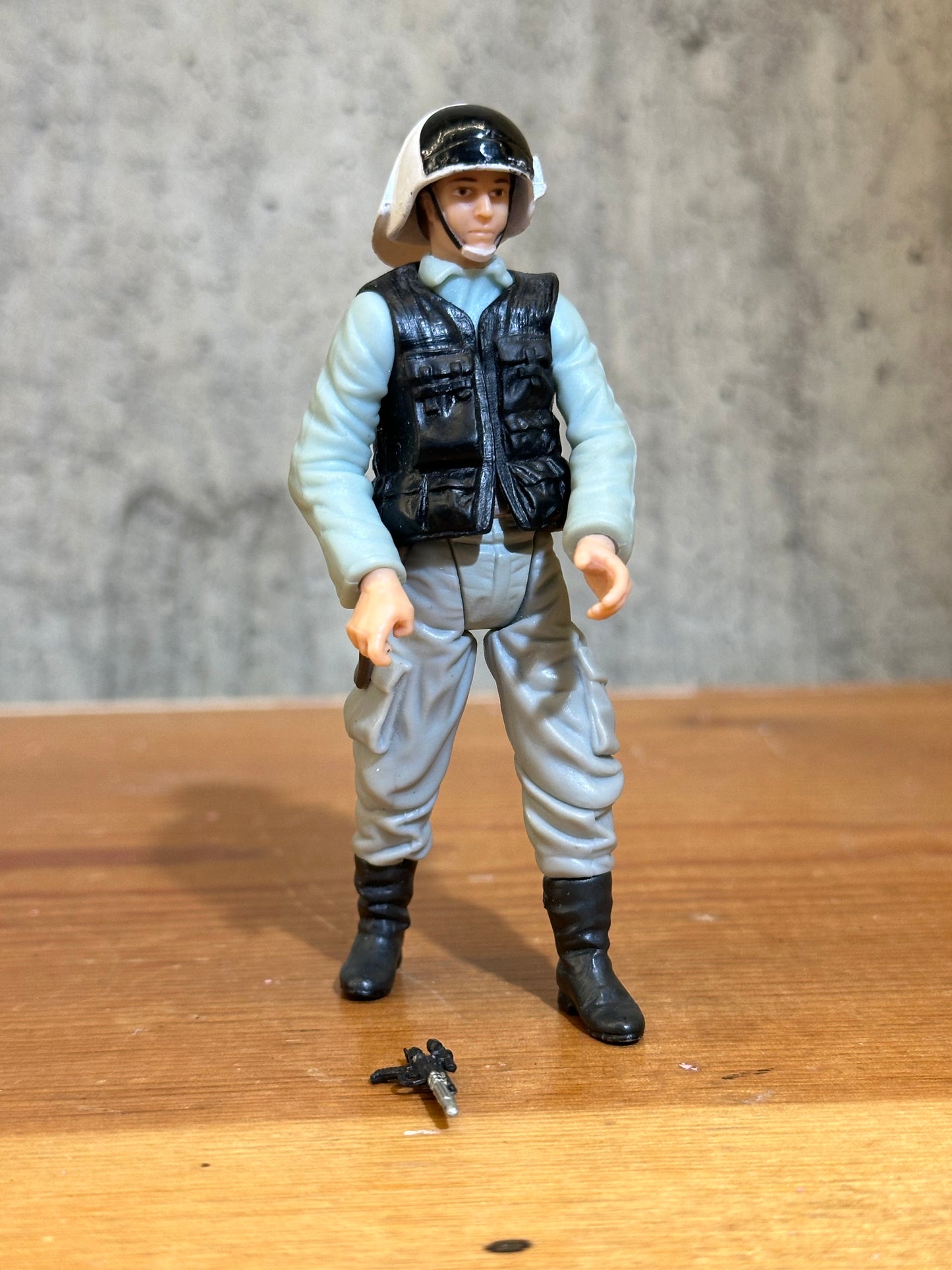 Star Wars RotJ Rebel Trooper Tantive IV Defender Complete Figure Hasbro 2001