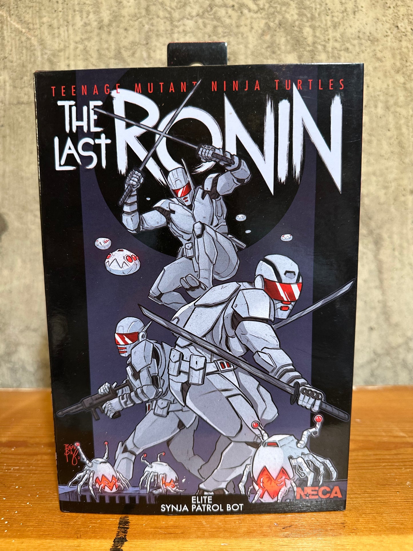 Teenage Mutant Ninja Turtles The Last Ronin ELITE SYNJA PATROL BOT Figure NECA TMNT