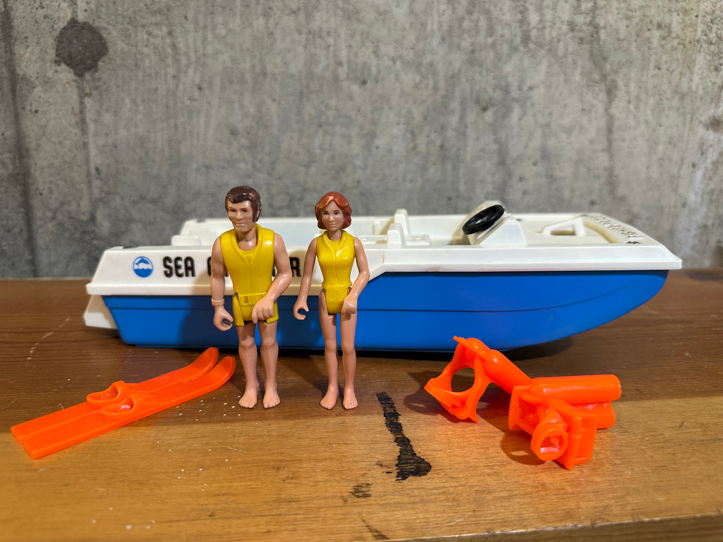 VINTAGE 1976 Fisher-Price Adventure People Sea Explorer boat and figures