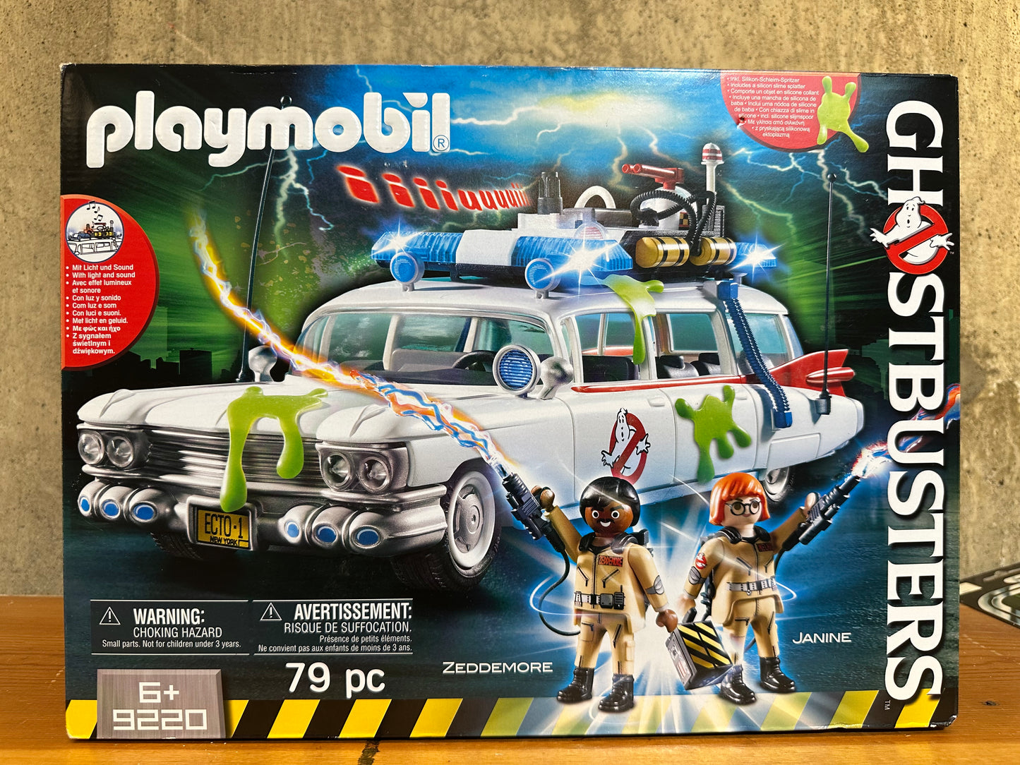 PLAYMOBIL Ghostbusters Ecto-1 (9220) with Windston and Janine - NEW
