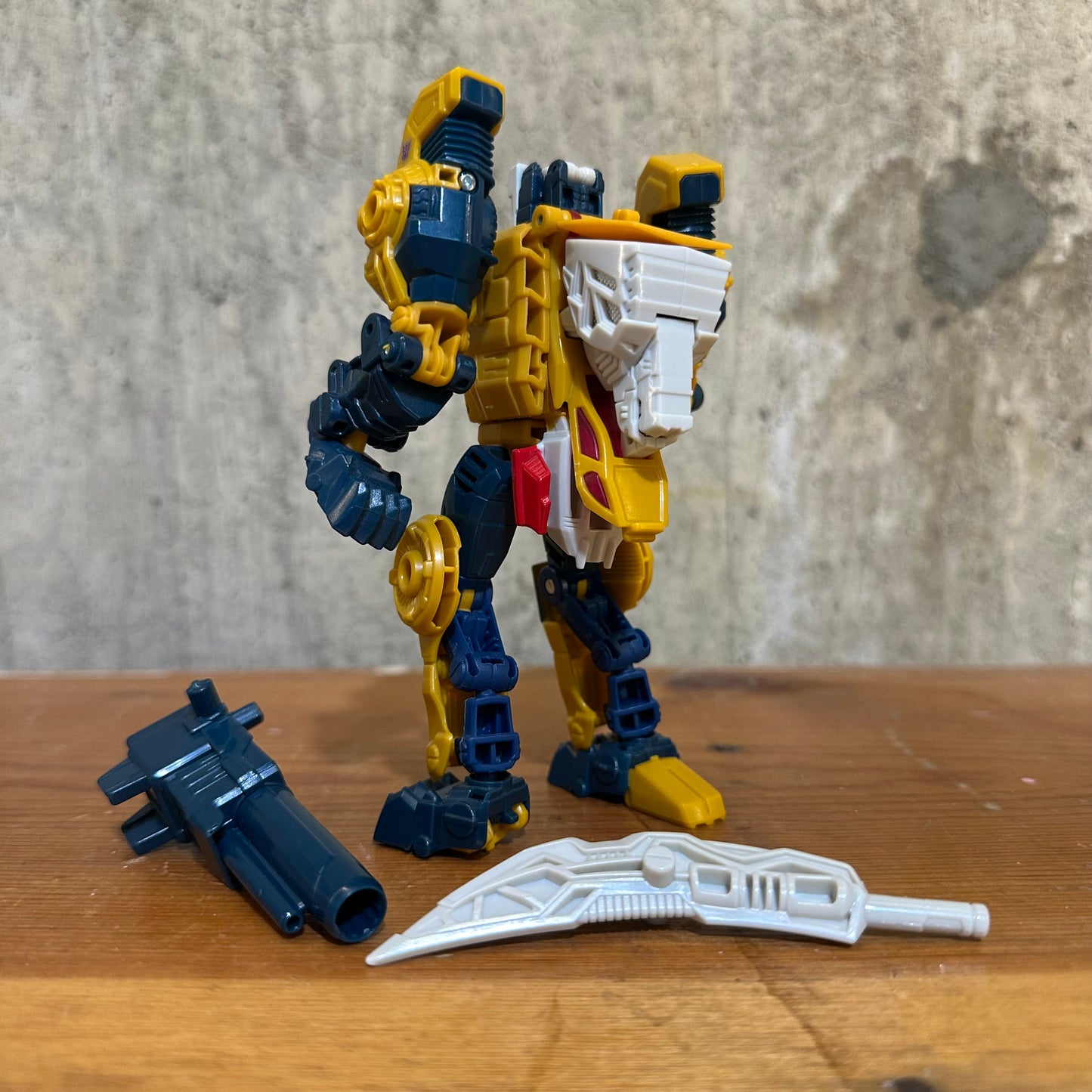 Weirdwolf Transformers Titans Return Deluxe Complete