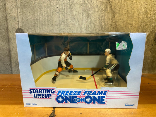 Kenner SLU Hockey Freeze Frame one on One Paul Kariya Eric Lindros Sealed Action Figure Set Hockey