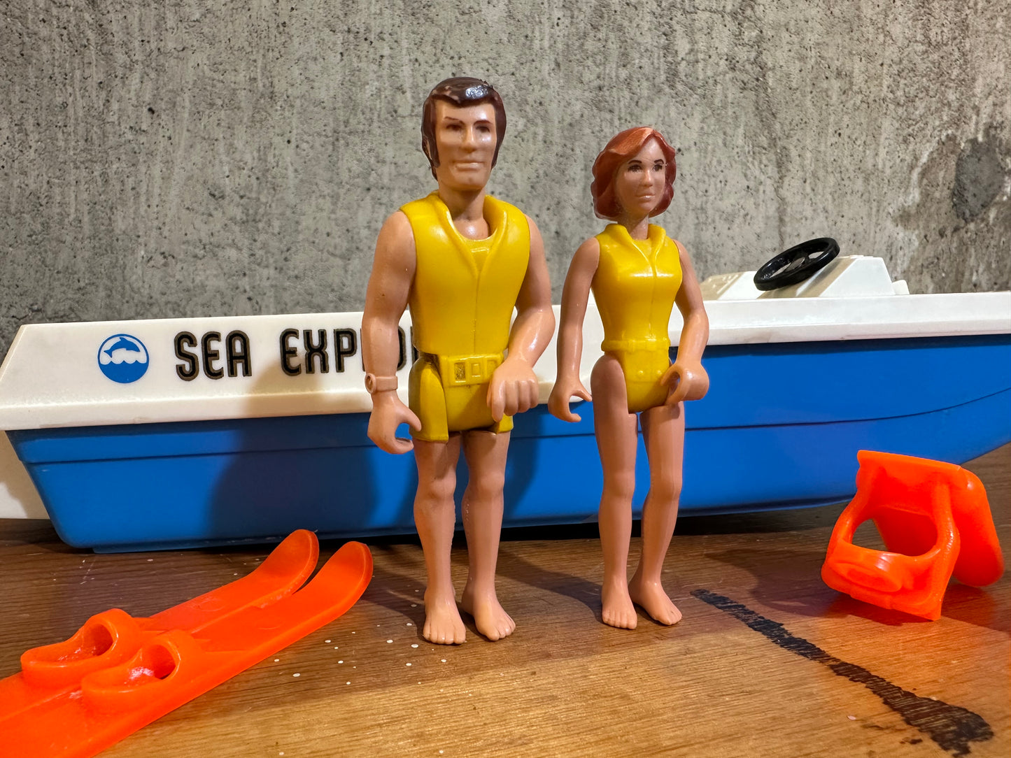 VINTAGE 1976 Fisher-Price Adventure People Sea Explorer boat and figures
