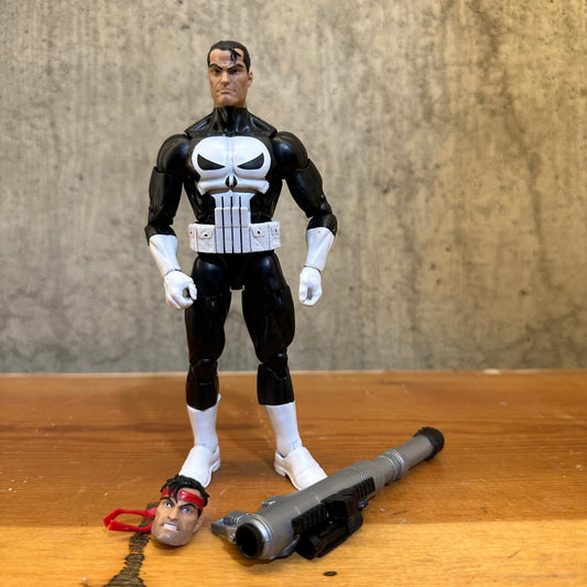 Punisher Marvel Legends Retro Card Punisher Complete 6” Action Figure Toy