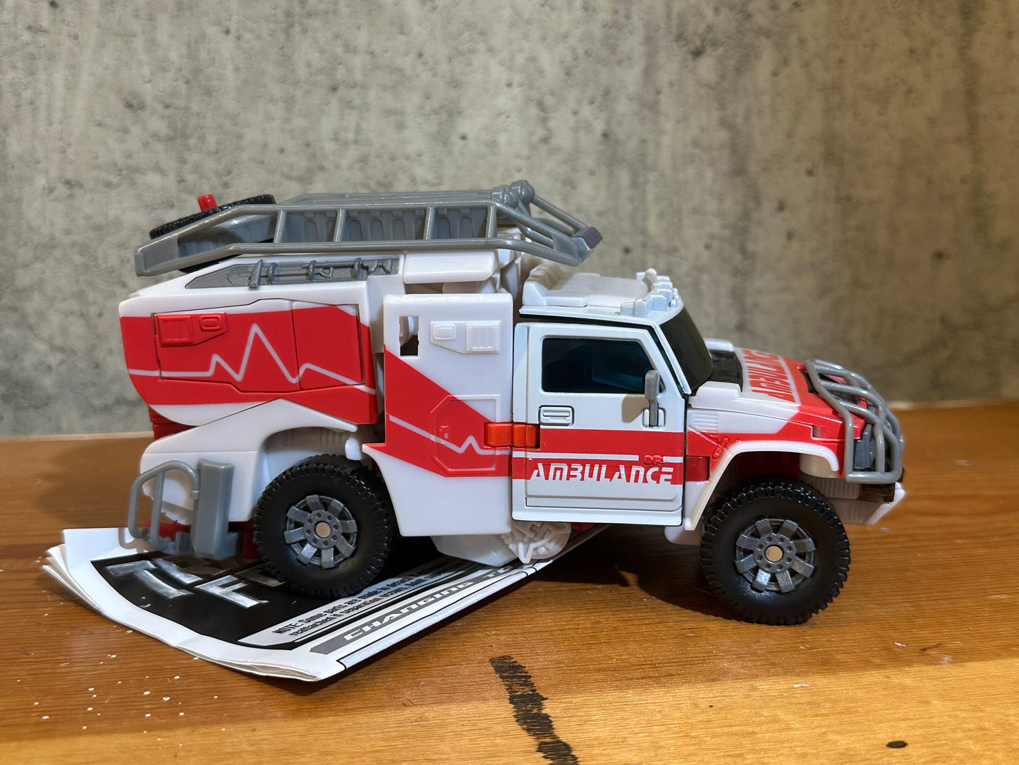 Transformers Voyager Class Autobot Rescue Ratchet 2007 Movie Action Figure Toys