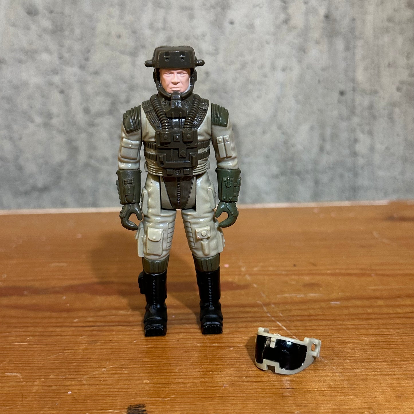 Vintage 1985 Hong Kong Milton Bradley Robotix GAXON GRAVES Action Figure 3.75"