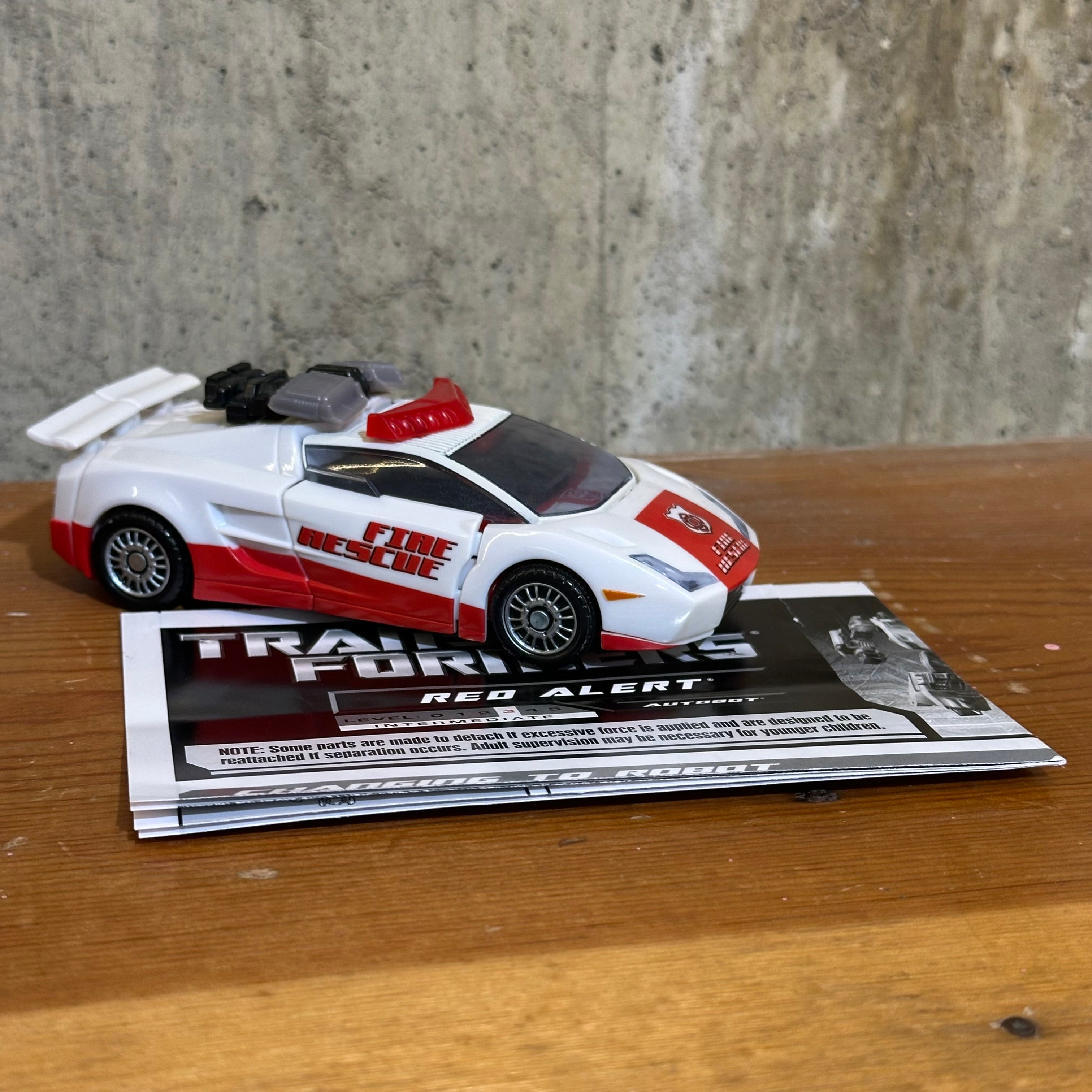 Red Alert Hasbro Transformers Generations Deluxe Class Action Figure 2 ...