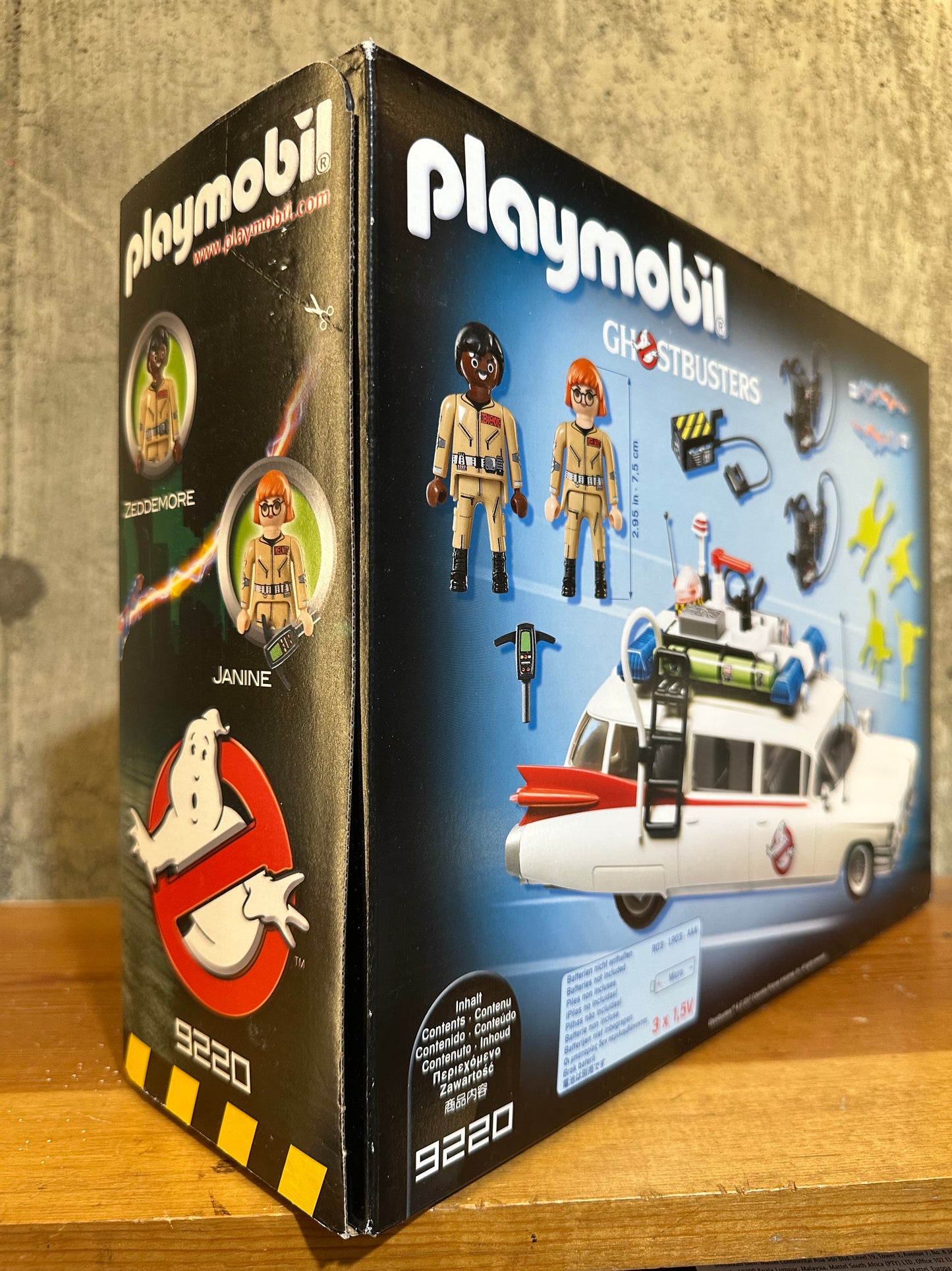 PLAYMOBIL Ghostbusters Ecto-1 (9220) with Windston and Janine - NEW