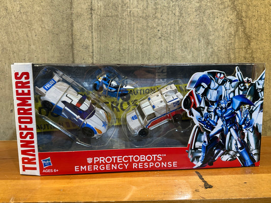 First Aid Groove and Streetsmart Hasbro Transformers - Protectobots Emergency Response! Sealed Box