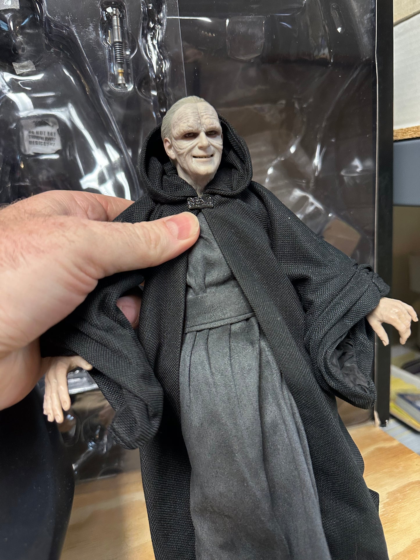 Emperor Palpatine Star Wars Hot Toys Complete in Open Box