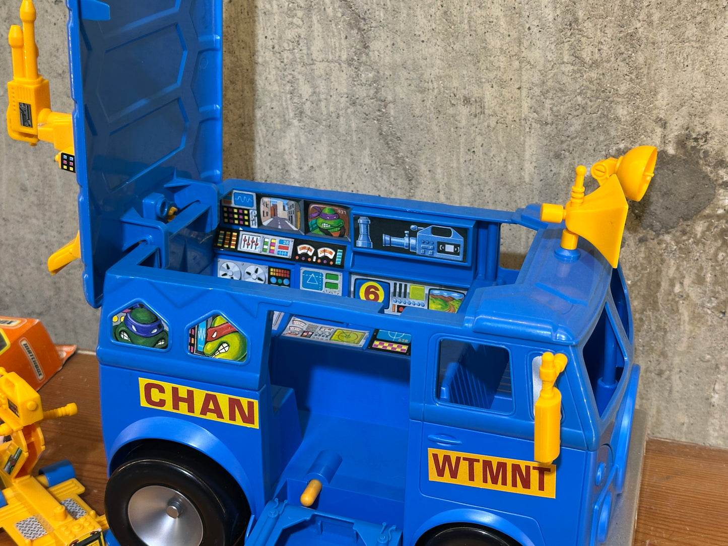 Channel 6 News Van TMNT April O’Neil Rare Complete Vintage Ninja Turtles Vehicle