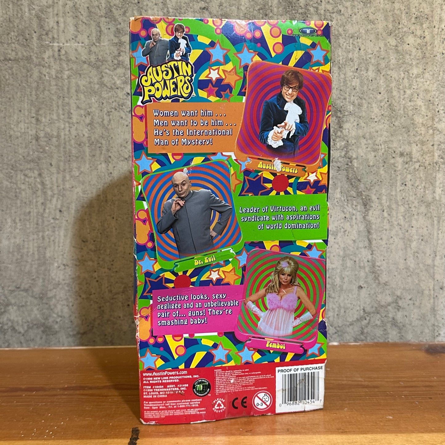 Fembot NEW SEALED 1998 TRENDMASTERS AUSTIN POWERS  9" POSABLE TALKING FIGURE