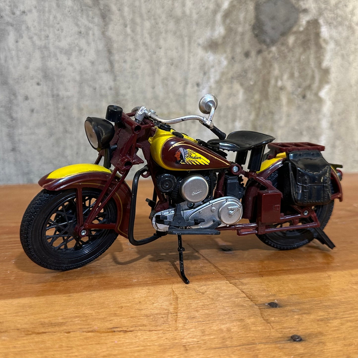 1934 INDIAN SPORT SCOUT BROWN  DIECAST MOTORCYCLE MODEL Marvel Legends Scale