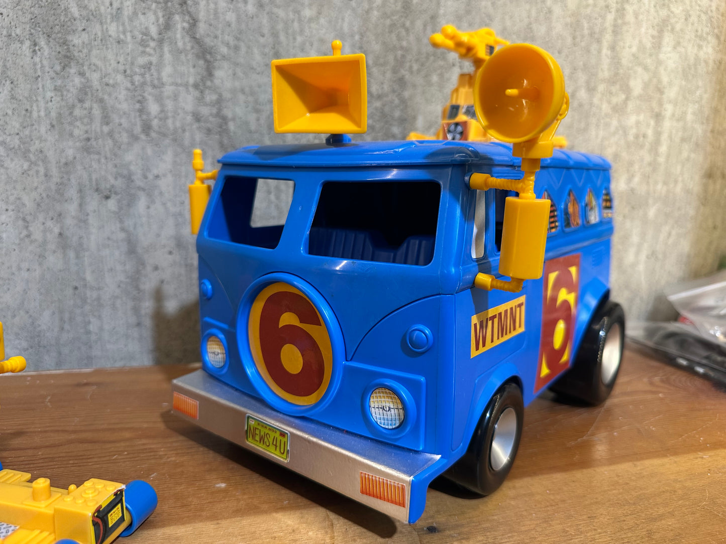 Channel 6 News Van TMNT April O’Neil Rare Complete Vintage Ninja Turtles Vehicle