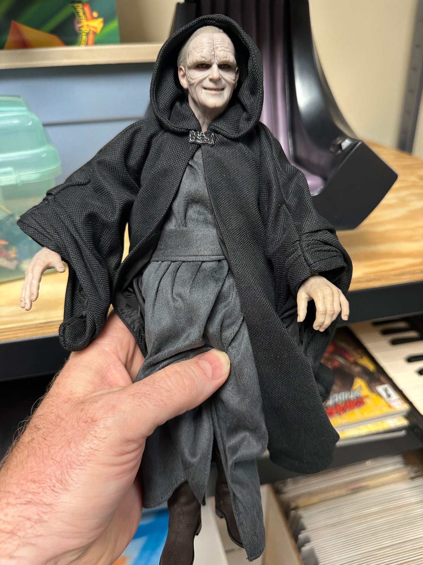 Emperor Palpatine Star Wars Hot Toys Complete in Open Box
